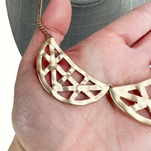 Matte Gold Tone Lattice Geometric Scalloped Statement Necklace - Picture 4 of 8